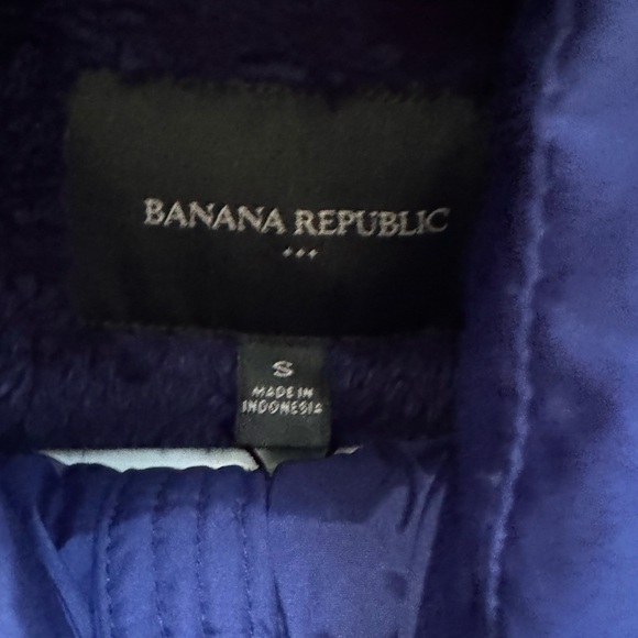 Banana Republic Navy Puffer Vest with Faux Fur Trim - Picture 3 of 4